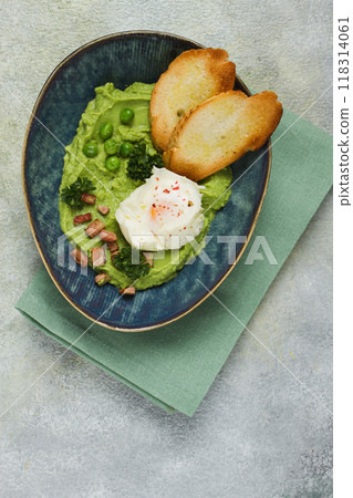Mashed peas, with boiled egg, fried bacon, toast, baguette, breakfast, homemade , no people, 118314061