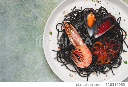 black spaghetti with seafood, homemade, no people, 118314063