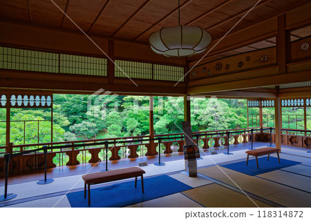 The gardens of the former Saito family villa are a nationally designated place of scenic beauty. 118314872