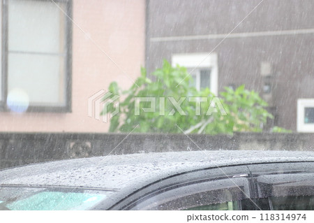 Sudden downpour: Raindrops splashing on a car Sudden downpour: Raindrops splashing on a car 118314974