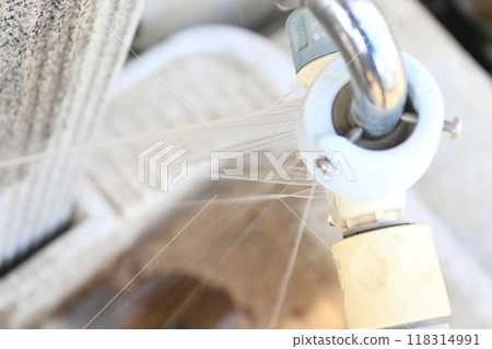 Leaking water hose 118314991