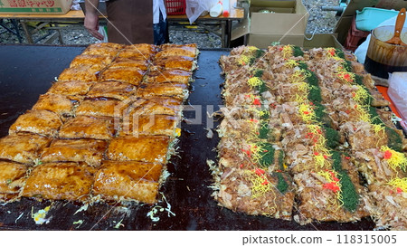 Okonomiyaki at the festival - Japanese festival scene 118315005
