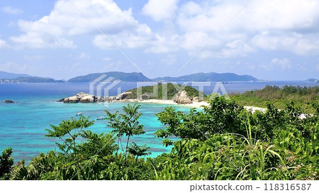 從慶良間群島渡嘉敷島照山展望台看到的阿哈倫海灘 118316587