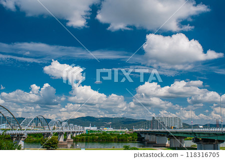 Water pipe bridge over the Yodo River, apartment building, view from the top of Hirakata Ohashi Bridge, Takatsuki City 118316705