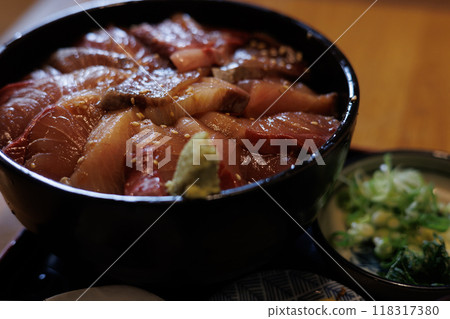 Izakaya's lunch: Pickled yellowtail rice bowl (Aomori Prefecture) 118317380