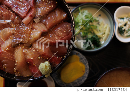 Izakaya Lunch: Marinated Yellowtail Rice Bowl (Aomori Prefecture) 118317384