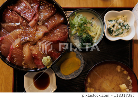 Izakaya Lunch: Marinated Yellowtail Rice Bowl (Aomori Prefecture) 118317385