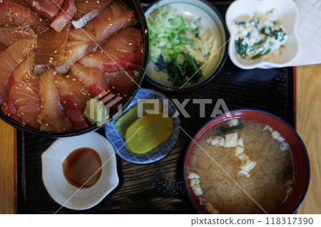 Pickled Yellowtail Rice Bowl (Aomori Prefecture Izakaya Lunch) 118317390