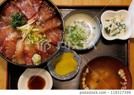 Yellowtail pickled rice bowl (Aomori Prefecture Izakaya lunch) 118317399