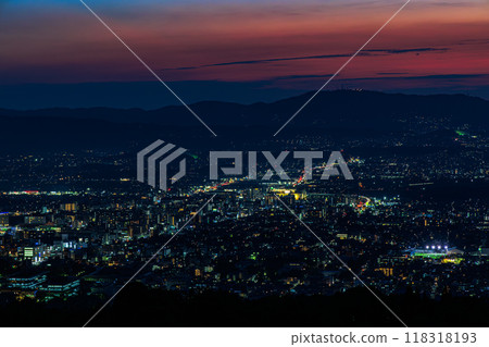 奈良若草山初秋夜景山邊夕陽與新日本三大夜景⑥。 奈良若草山初秋夜景山邊夕陽與新日本三大夜景⑥。 118318193
