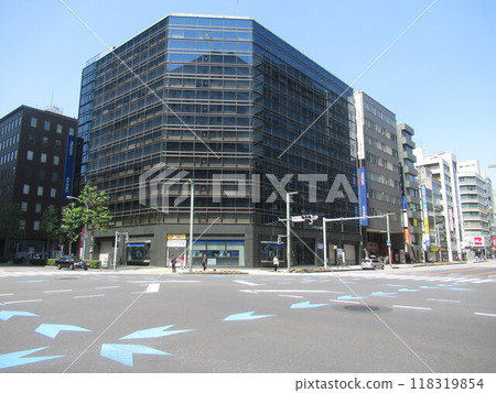 室町三丁目十字路口附近 118319854