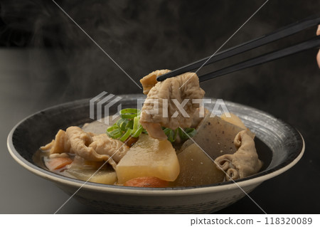 Boiled offal: Lift it up with chopsticks Boiled offal: Lift it up with chopsticks 118320089