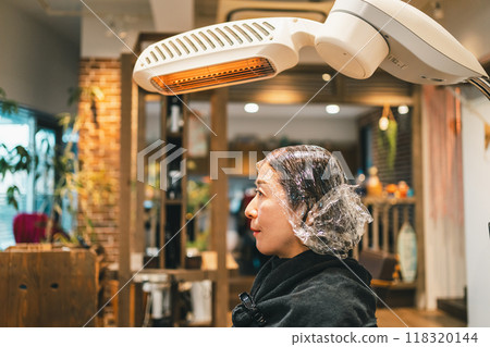 給美容院的灰色留出時間 118320144