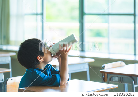 Child with hydration 118320292