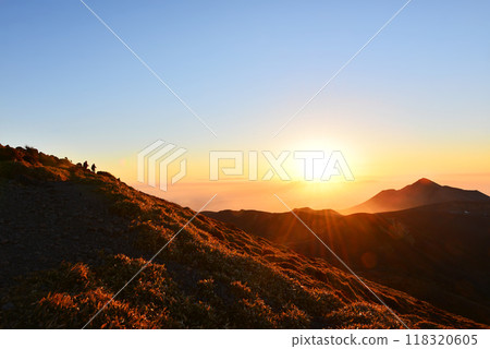 從唐國山看到的高千穗和日出 從唐國山看到的高千穗和日出 118320605