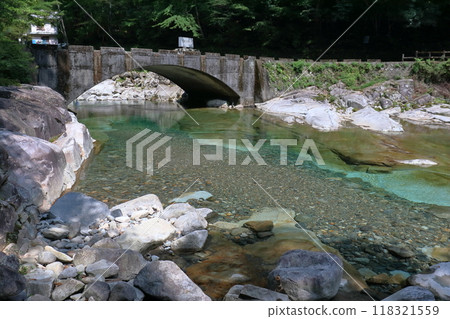 奧莫戈峽谷五色橋和奧莫川河(愛媛縣熊高原町) 奧莫戈峽谷五色橋和奧莫川河(愛媛縣熊高原町) 118321559