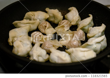 Fried dumplings on the pot Fried dumplings on the pot 118321565