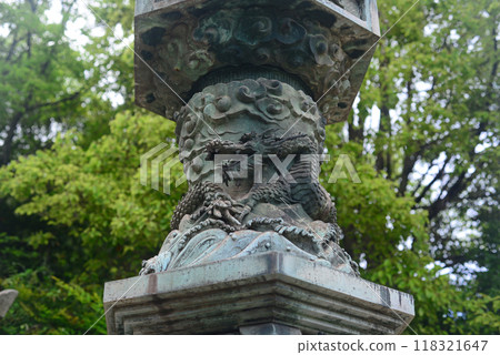 Bronze lantern on the approach to Tomonoura Numaname Shrine-2 Bronze lantern on the approach to Tomonoura Numaname Shrine-2 118321647