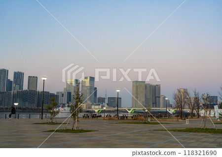 [Sunset material] Sunset seen from Toyosu Gururi Park [Tokyo] 118321690