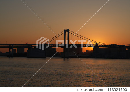 [Sunset material] Sunset seen from Toyosu Gururi Park [Tokyo] 118321700