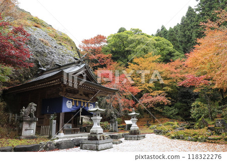 A temple surrounded by autumn leaves 118322276