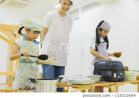 Food education: Cooking class image 118322664