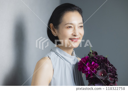Dressed up middle-aged woman 118322758