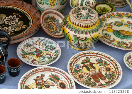 Ukrainian ceramics. Painting of plates. 118325258