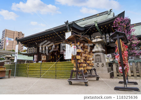 梅花盛開時的大阪天滿宮 118325636