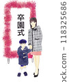 母親和孩子站在畢業典禮標誌前的插圖 118325686