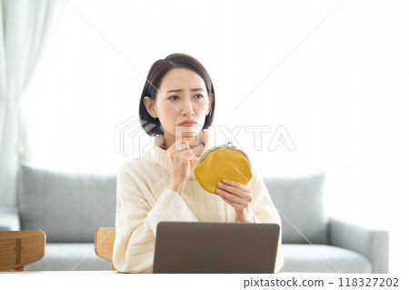 A woman having trouble holding a wallet A woman having trouble holding a wallet 118327202