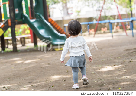 女孩走的背影 118327397