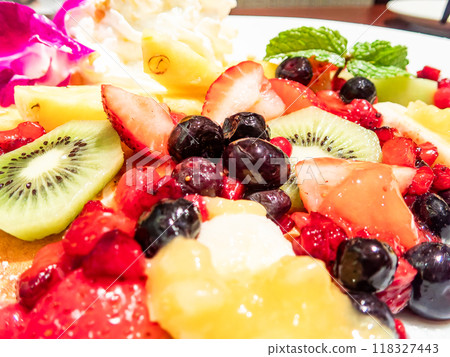 Delicious pancakes topped with fruit 118327443