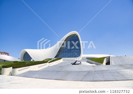 蓋達爾阿利耶夫中心美麗的白色外觀 118327732