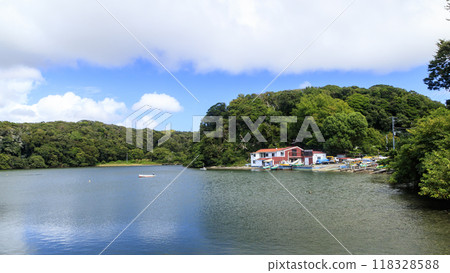 port where ships dock 118328588