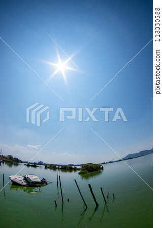 Late summer West Lake and sunlight captured with an ultra-wide-angle lens Late summer West Lake and sunlight captured with an ultra-wide-angle lens 118330588