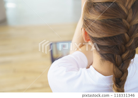 A young woman delivering an online yoga salon A young woman delivering an online yoga salon 118331346