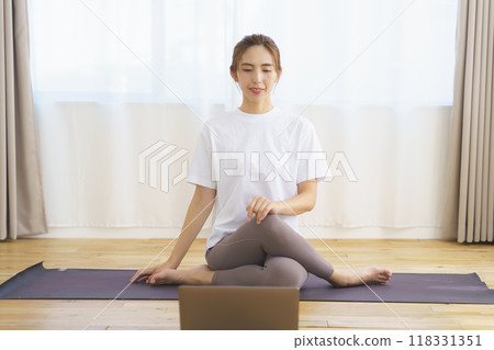 A young woman delivering an online yoga salon 118331351