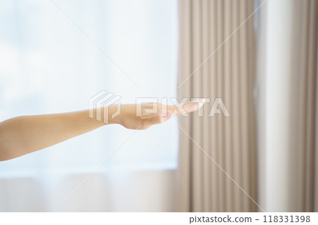 A young woman delivering an online yoga salon A young woman delivering an online yoga salon 118331398