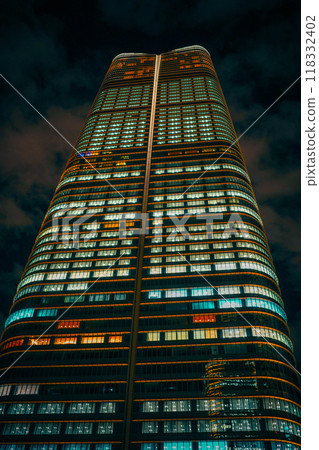 Night view of the buildings at Azabudai Hills 118332402