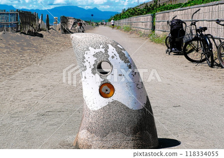 茅崎海岸烏帽 岩石柱（停車場） 118334055