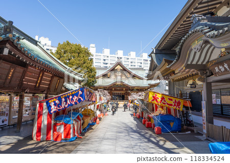 View of the grounds of Yushima Tenjin Shrine in Bunkyo Ward, Tokyo, during the Plum Festival 118334524