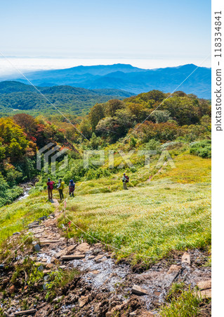 Autumn climbing of Mt. Yakeishi (Ginmeisui refuge hut to Ubaishi-daira) 118334841
