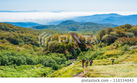 Autumn climbing of Mt. Yakeishi (Ginmeisui refuge hut to Ubaishi-daira) 118334843
