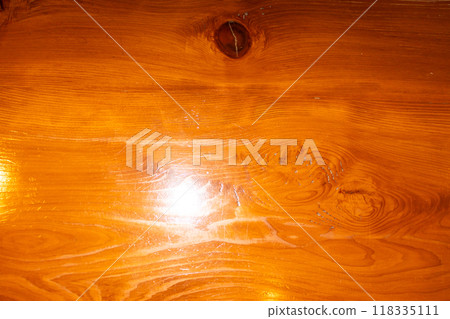 A wooden background with reflected light 118335111