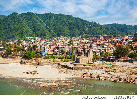 Mandi town aerial view in India 118335937