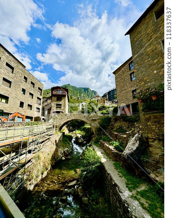 我在安道爾散步時發現的一座河上橋 我在安道爾散步時發現的一座河上橋 118337637