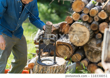The hands of a man chopping firewood 118338051
