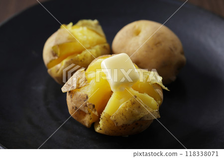 看起來美味的馬鈴薯黃油和融化的黃油 118338071