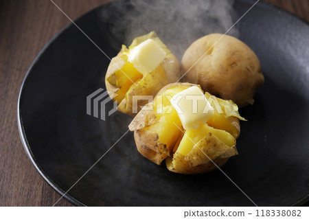 看起來美味的馬鈴薯黃油和融化的黃油 118338082